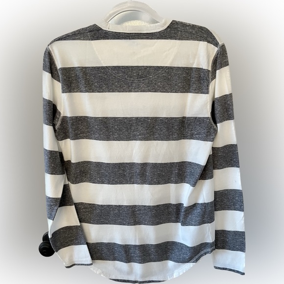 Hollister Long Sleeve Tee. Size Men’s S. Color White and Grey. - Picture 2 of 3